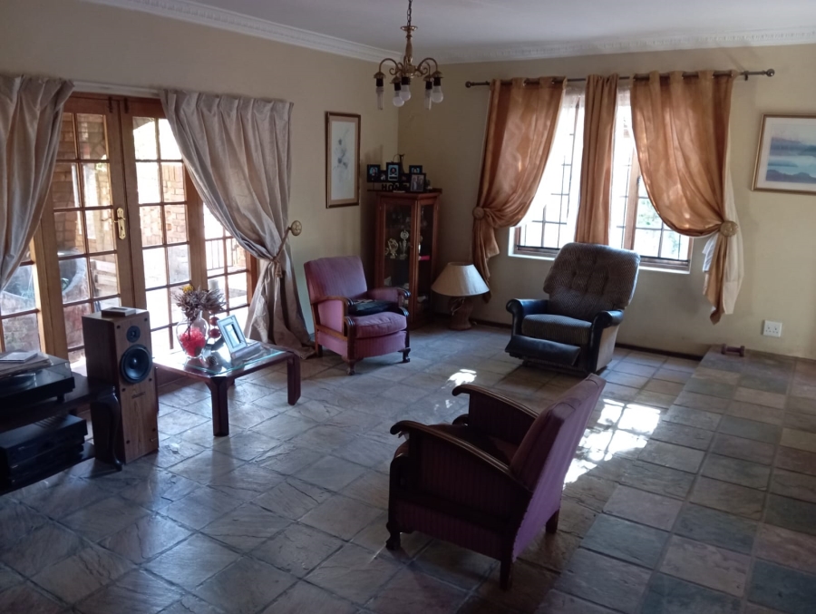 5 Bedroom Property for Sale in Victoria Park Western Cape